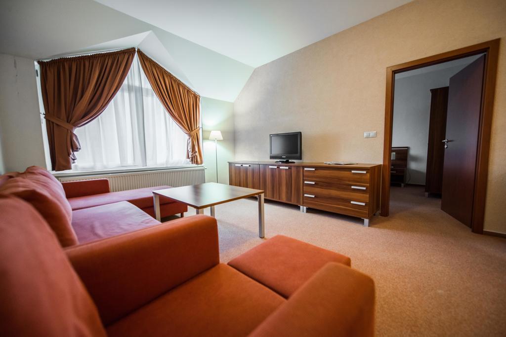 Plejsy Hotel Krompachy Ngoại thất bức ảnh