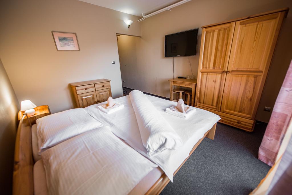 Plejsy Hotel Krompachy Ngoại thất bức ảnh