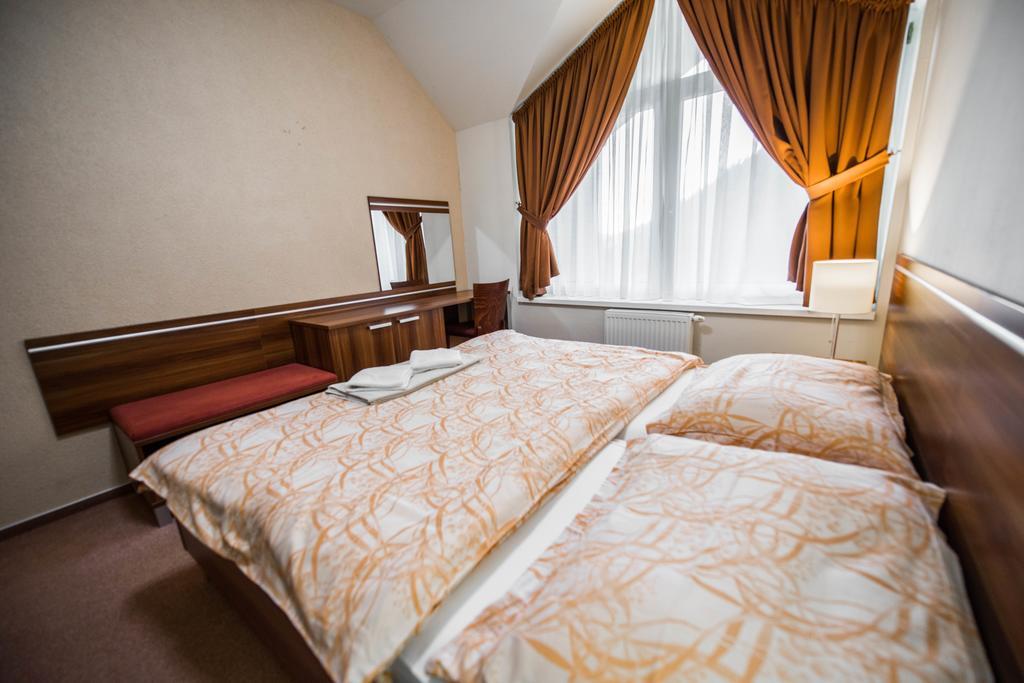Plejsy Hotel Krompachy Ngoại thất bức ảnh