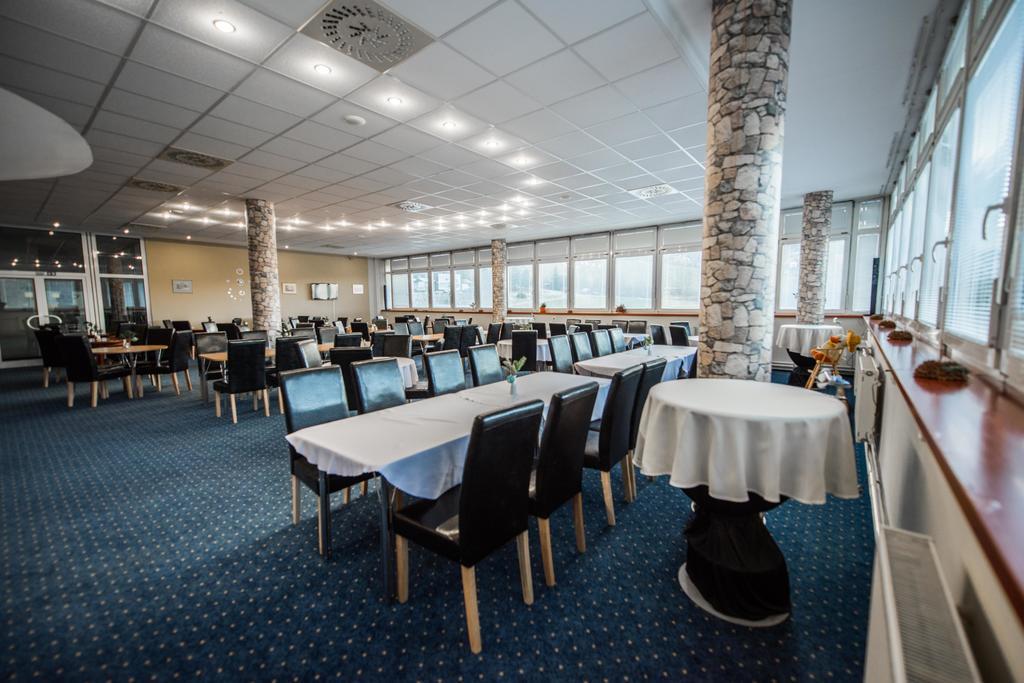 Plejsy Hotel Krompachy Ngoại thất bức ảnh
