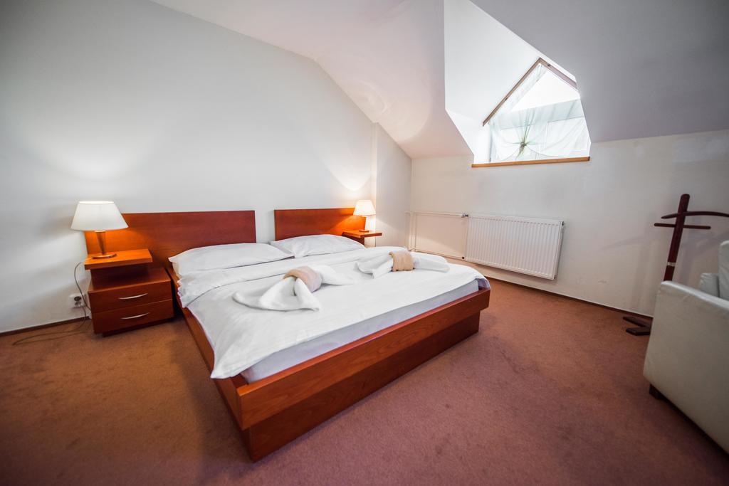 Plejsy Hotel Krompachy Ngoại thất bức ảnh