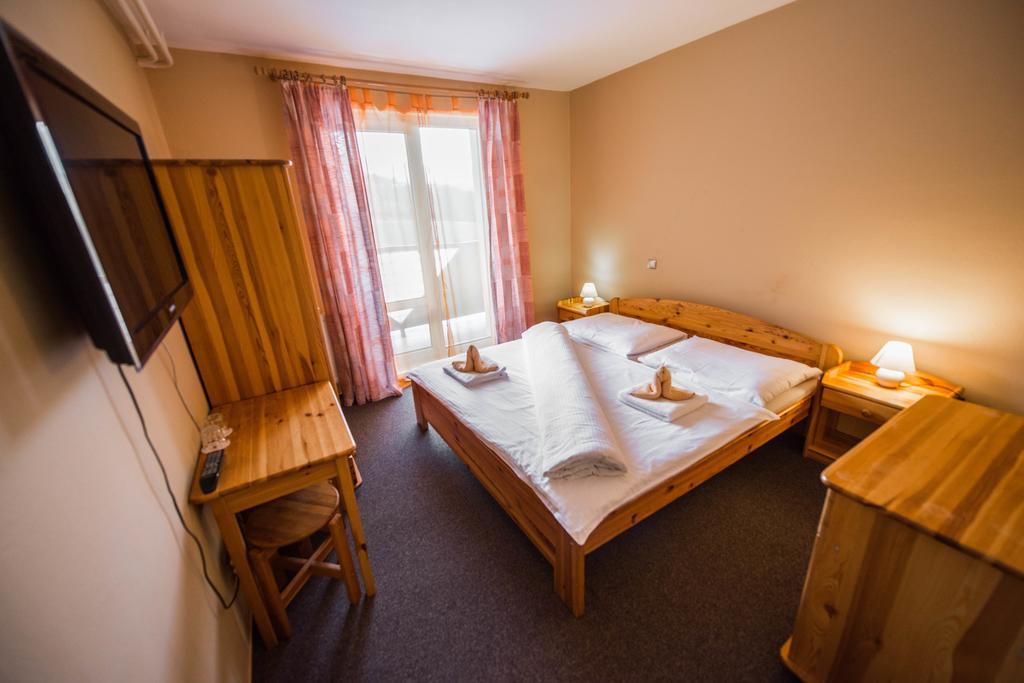 Plejsy Hotel Krompachy Ngoại thất bức ảnh