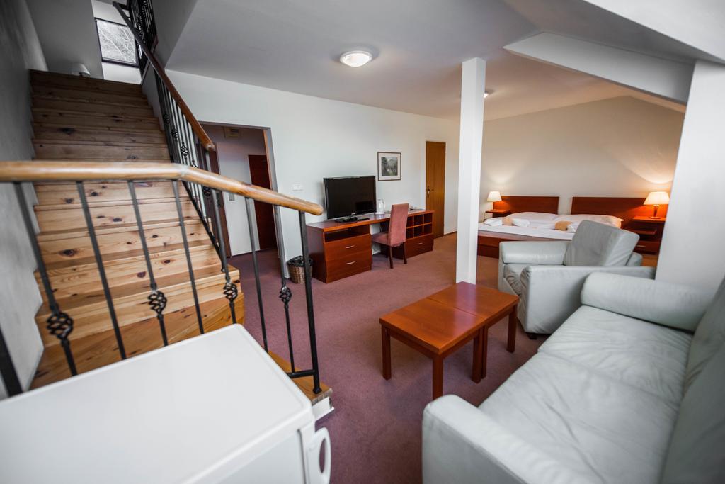 Plejsy Hotel Krompachy Ngoại thất bức ảnh