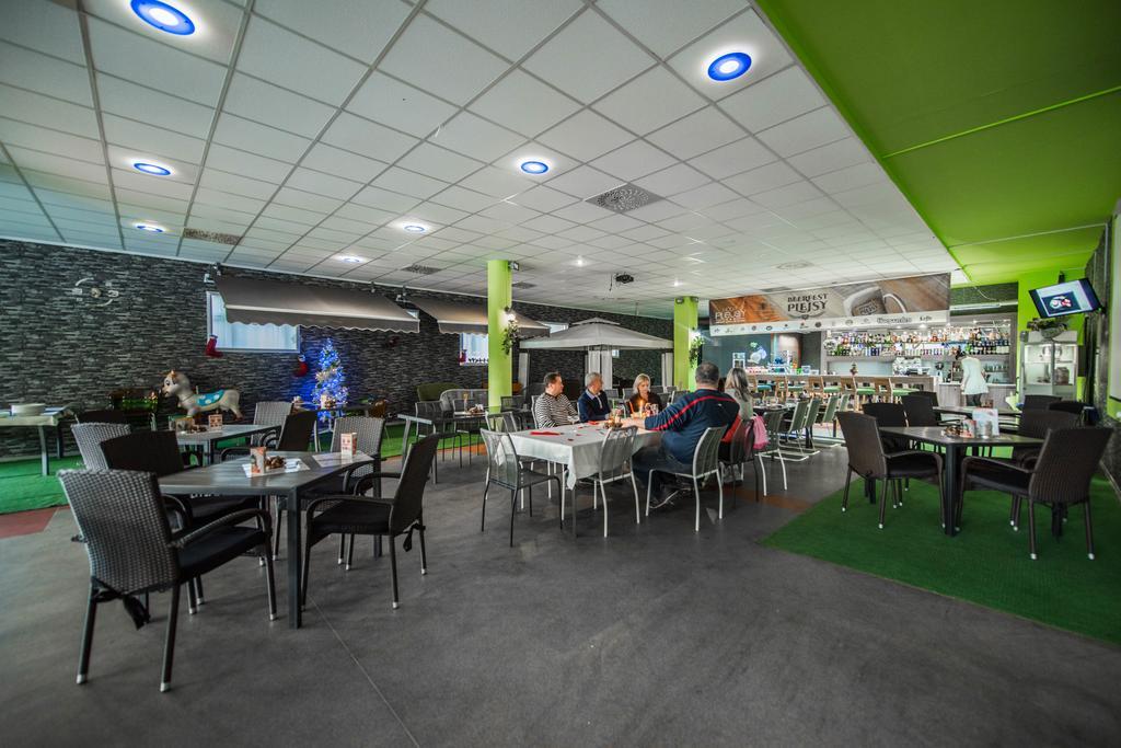 Plejsy Hotel Krompachy Ngoại thất bức ảnh