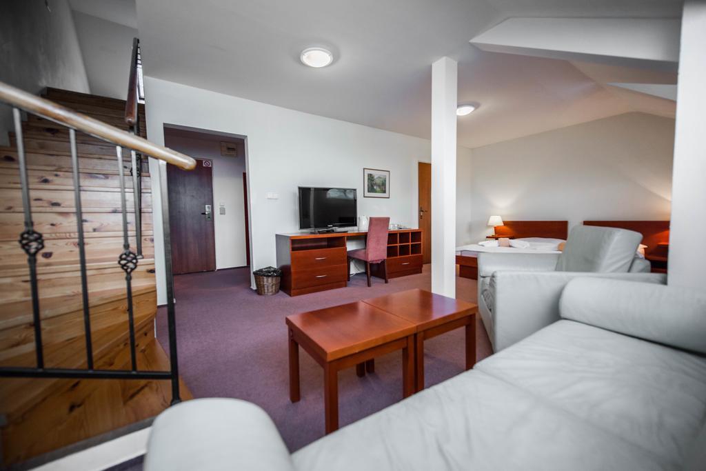 Plejsy Hotel Krompachy Ngoại thất bức ảnh