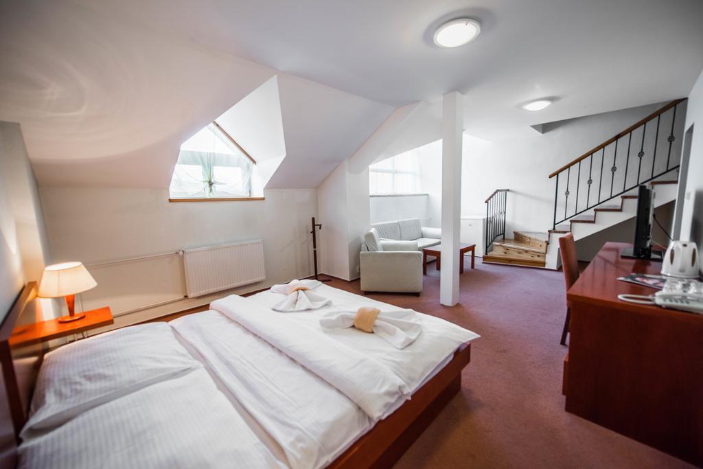 Plejsy Hotel Krompachy Ngoại thất bức ảnh