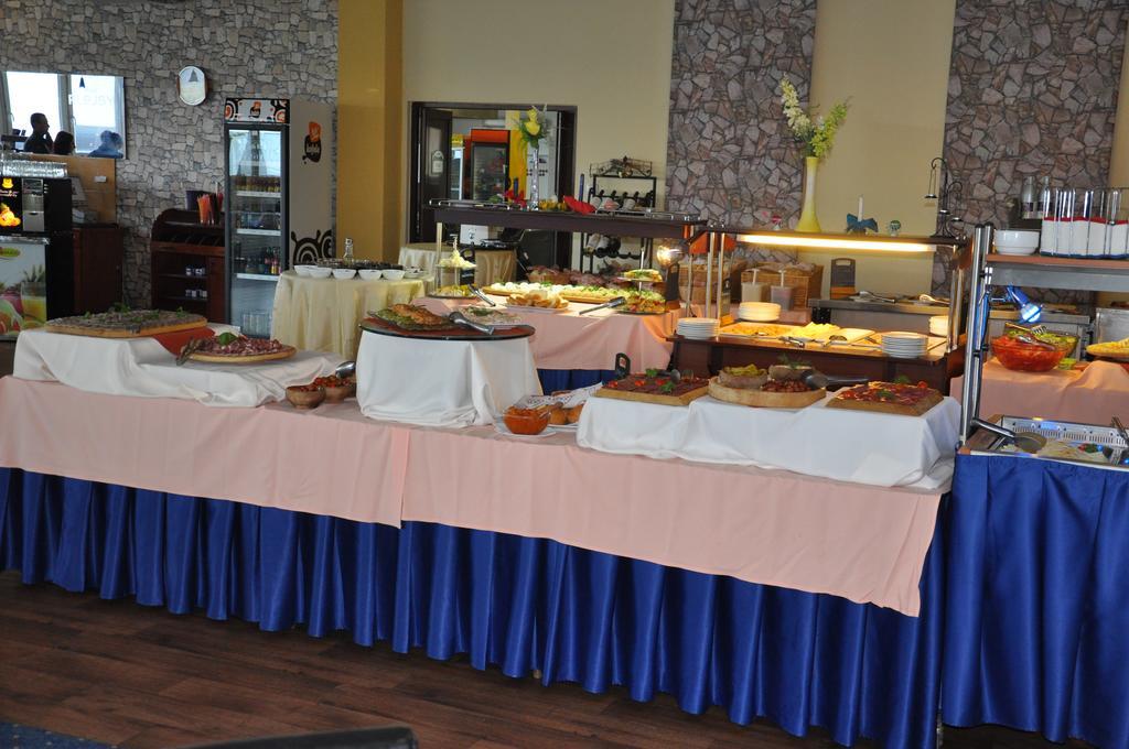 Plejsy Hotel Krompachy Ngoại thất bức ảnh
